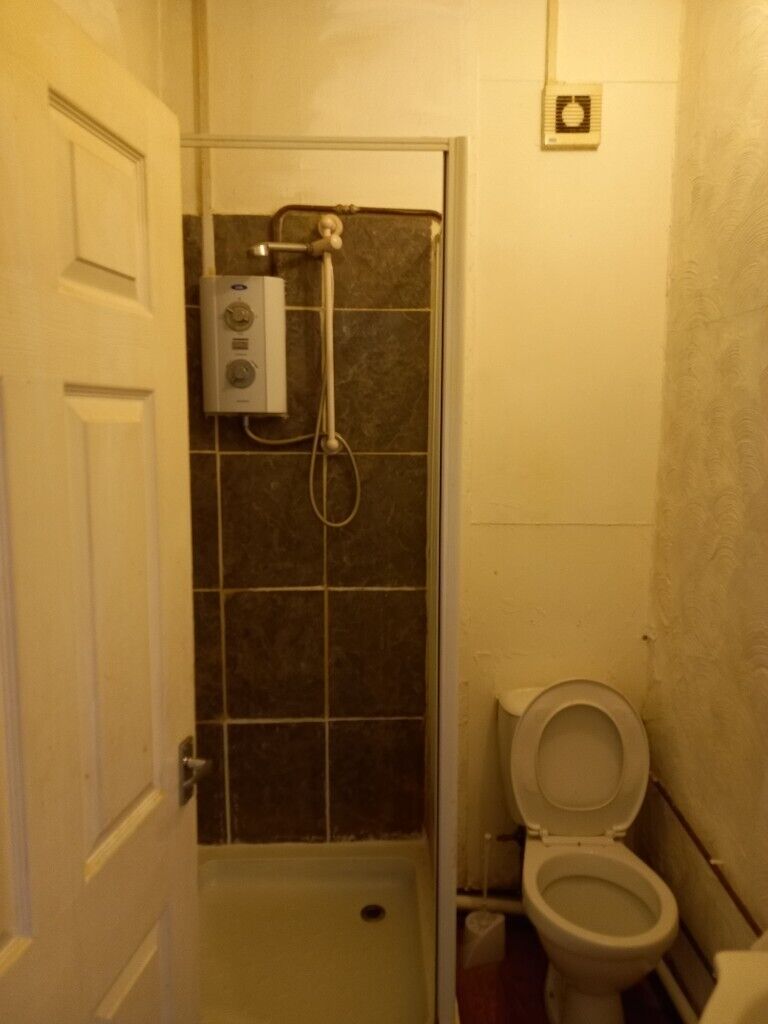 **LET BY**47A UTTOXETER ROAD** 1 BEDROOM**LONGTON**NO DEPOSIT** DSS ACCEPTED**BILLS INCLUDED**