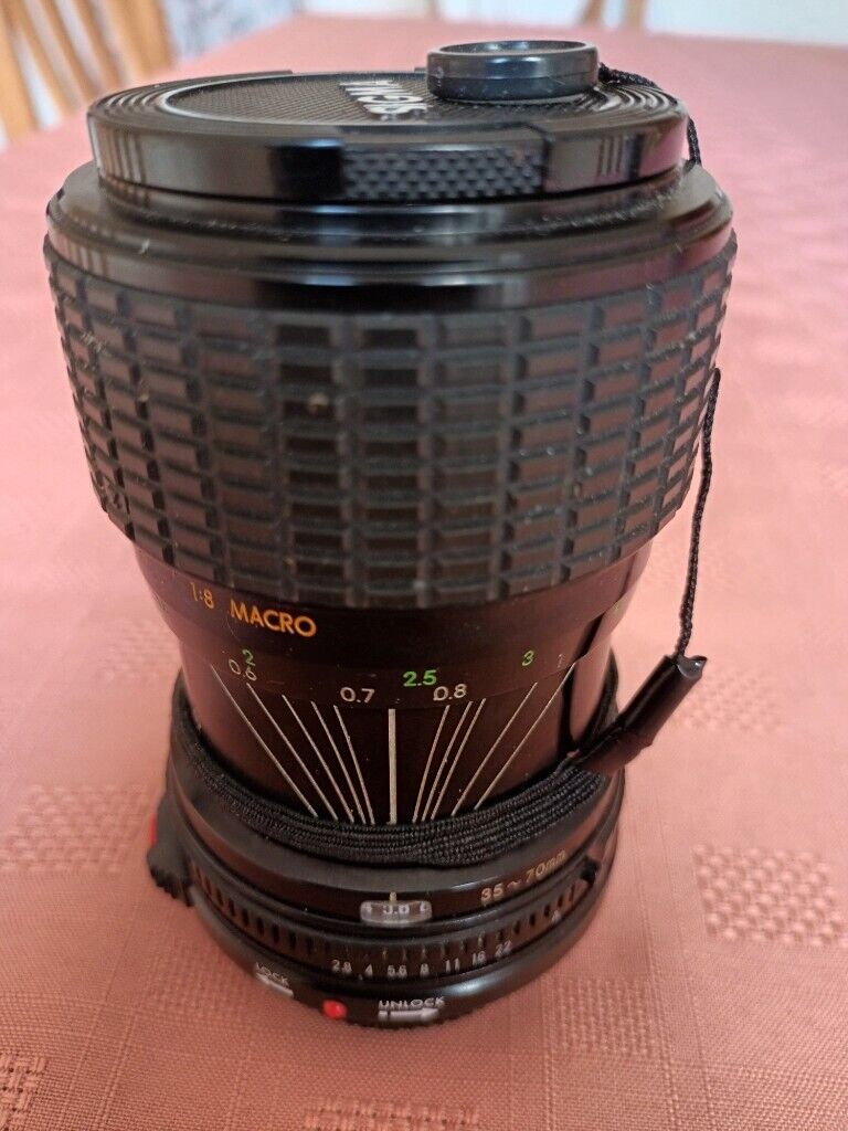 Sigma ZOOM-MASTER 35 -70 mm Lens Canon mount, with case.