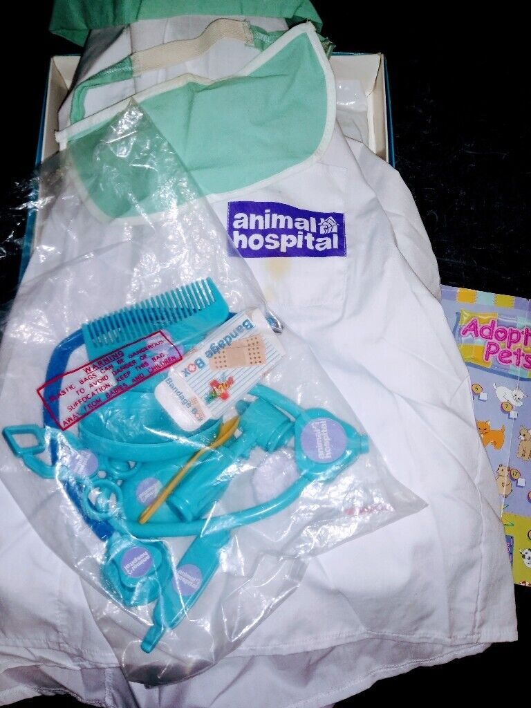 Vet Dressing-up Outfit/ Scrubs to fit c. age 8 + Vet Kit. Box. VGC
