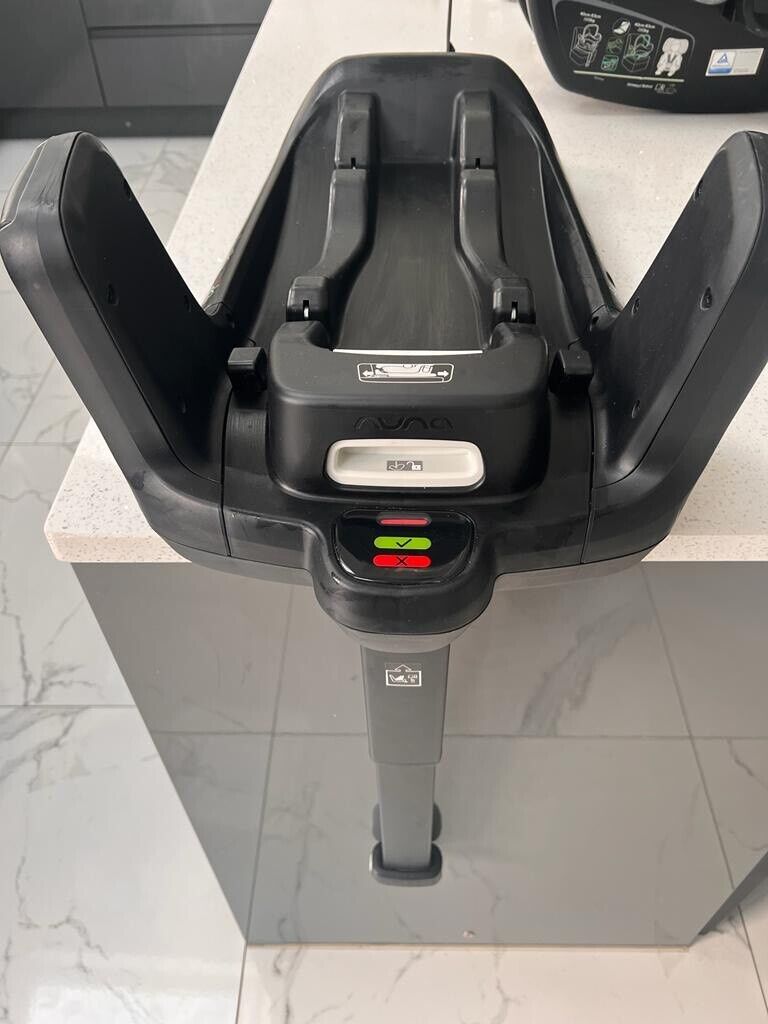 Bugaboo Turtle Air car Seat by Nuna and Isofix seat base. 