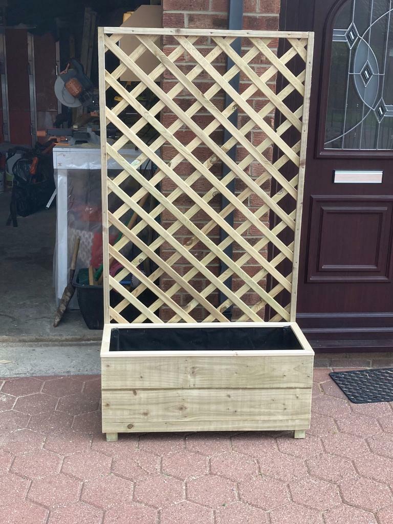 Wooden planters with trellis 