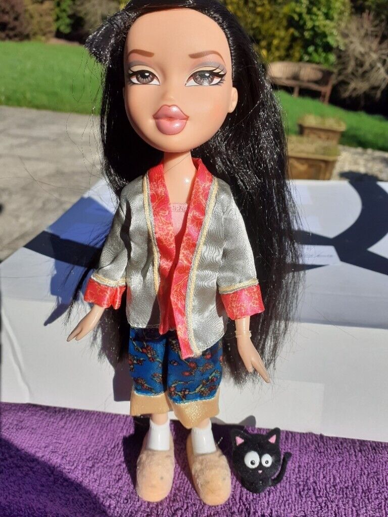 BRATZ Rare Jade Sleep-0ver Doll with small Petz 2006