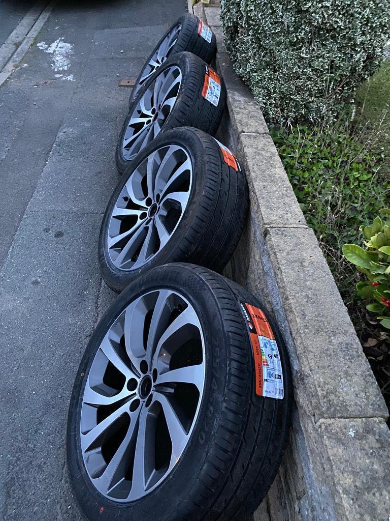 Land Rover discovery sport evoque 20 inch alloy wheels and tyres 