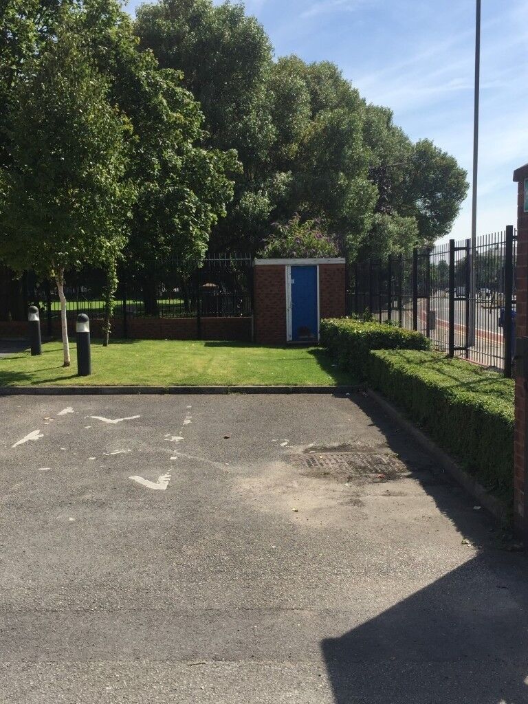 Allocated, Gated, 24/7 Parking, Near ***UNIVERSITY & WOMEN'S HOSPITAL***L7 3RH (5513)