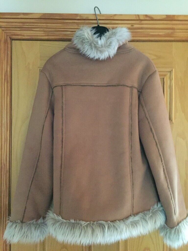 Ladies sheepskin jacket size 10/12 never been worn in excellent condition 