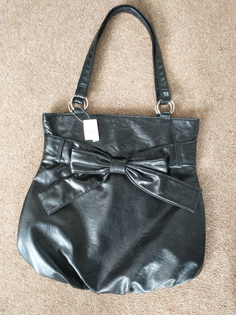 HAND/SHOULDER BAG - BLACK, LIGHTWEIGHT, UNUSED, STILL TAGGED.