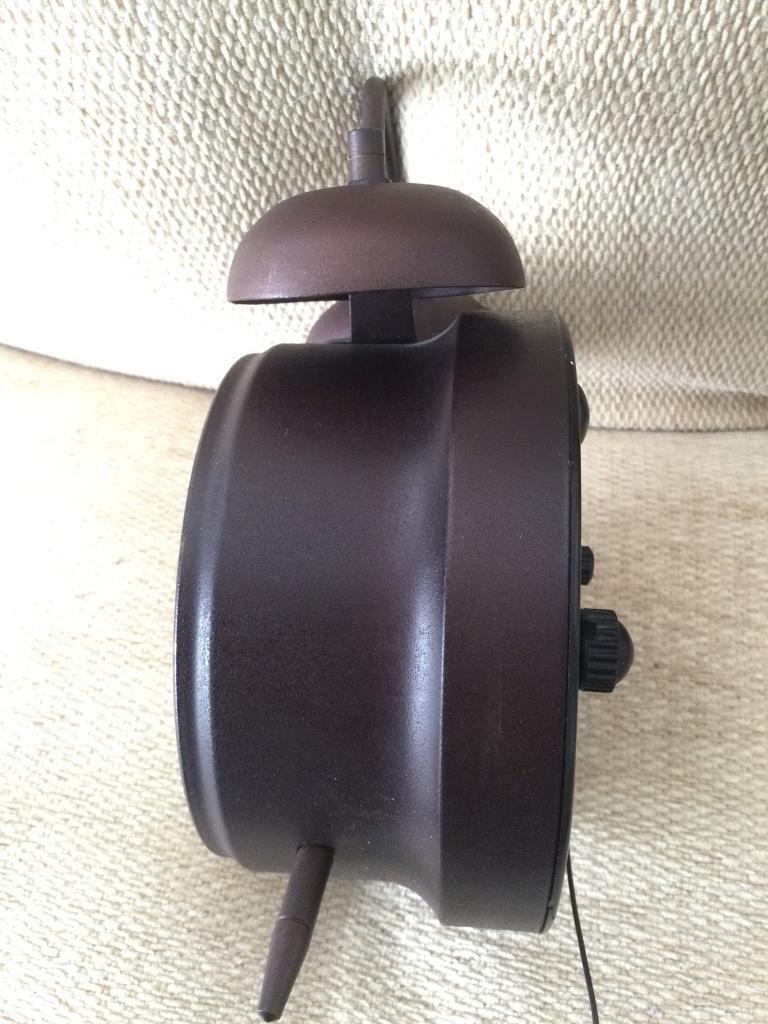Steepletone Quartz Clock MW/FM Radio