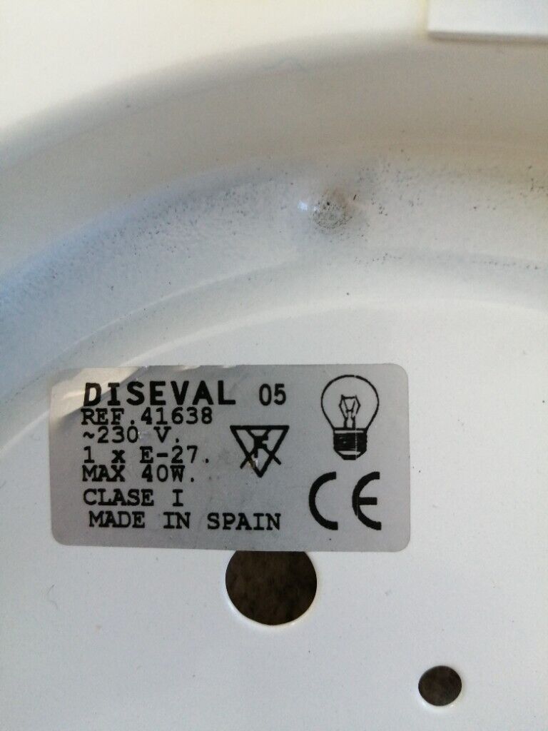 Circle white fitted ceiling light