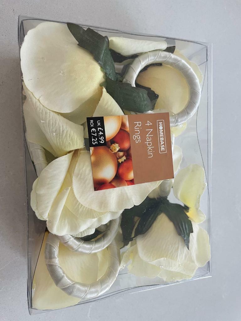 Beautiful 8 roses napkin rings 