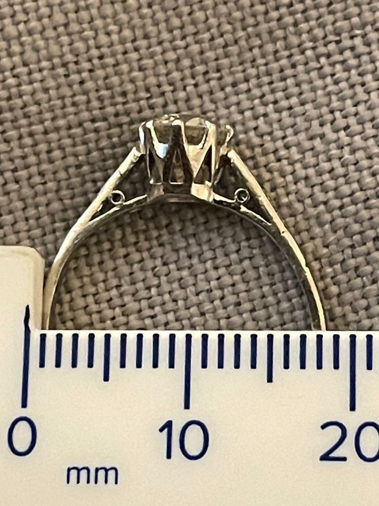 Ladies Vintage 1940’s Platinum Solitaire Diamond Ring 