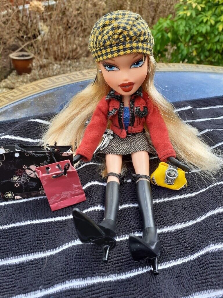 image for RARE Bratz Cloe ooh la la doll from 2005