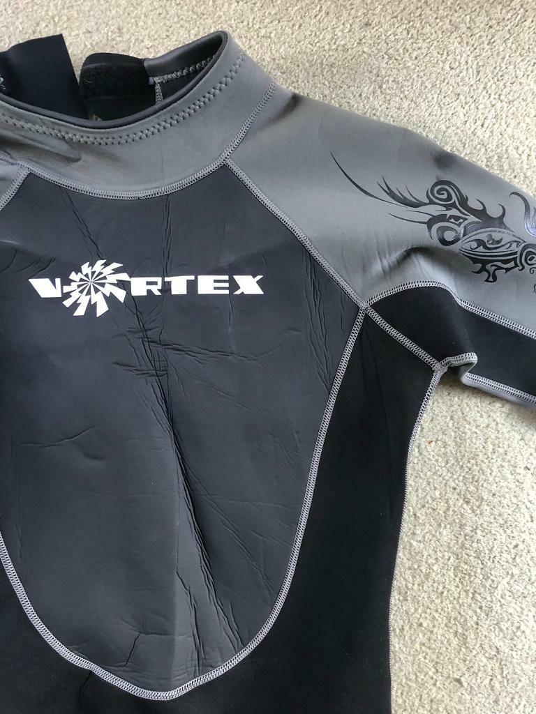 Vortex wetsuit size 38