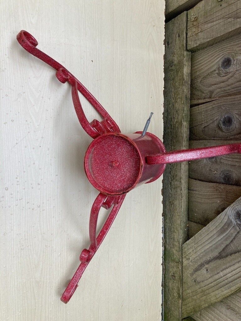 RED STURDY METAL REAL XMAS/CHRISTMAS TREE STAND THREE SCROLL LEGS