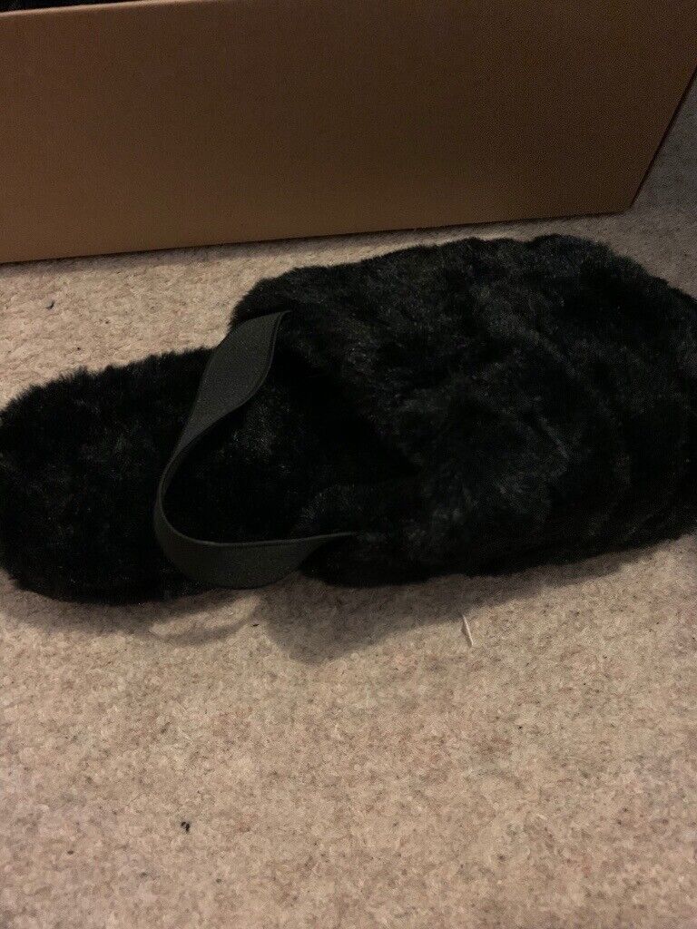 Ladies slippers new in box size 7