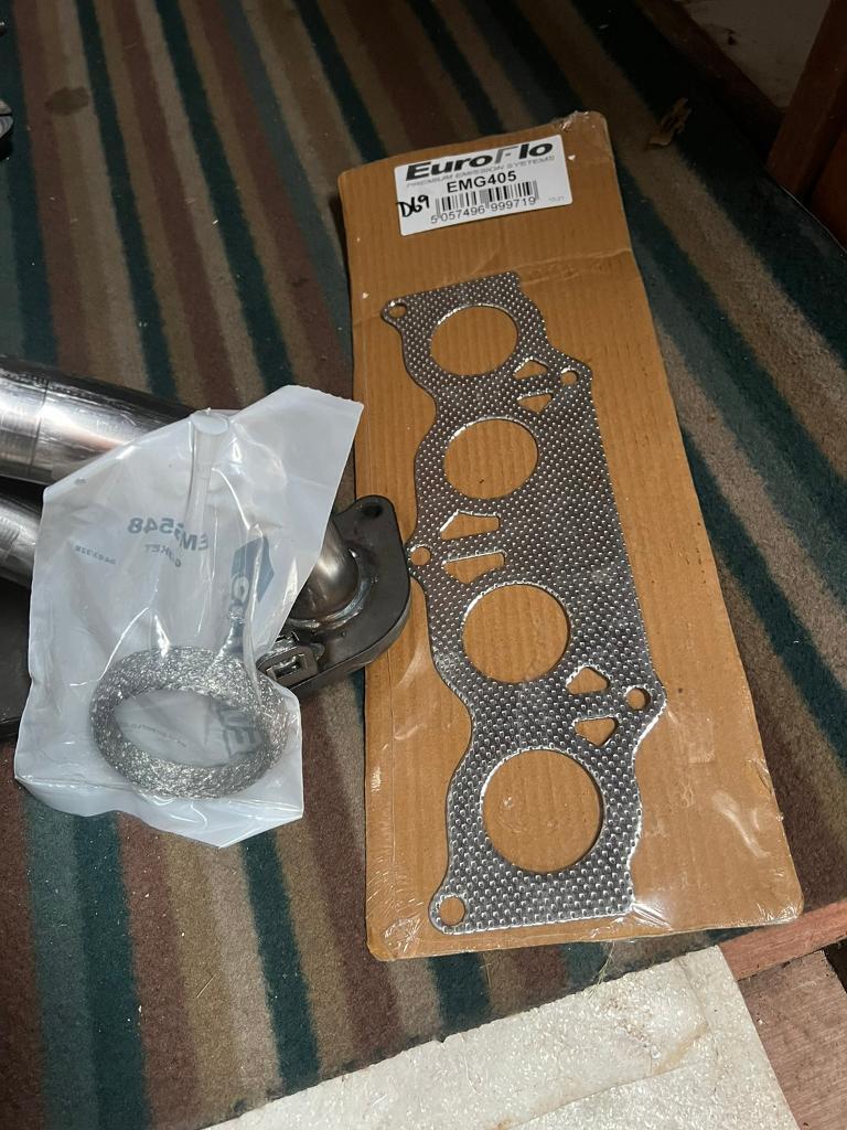 image for URGENT SALE REQUIRED Toyota EXHAUST MANIFOLD AND CATALYTIC CONVERTER