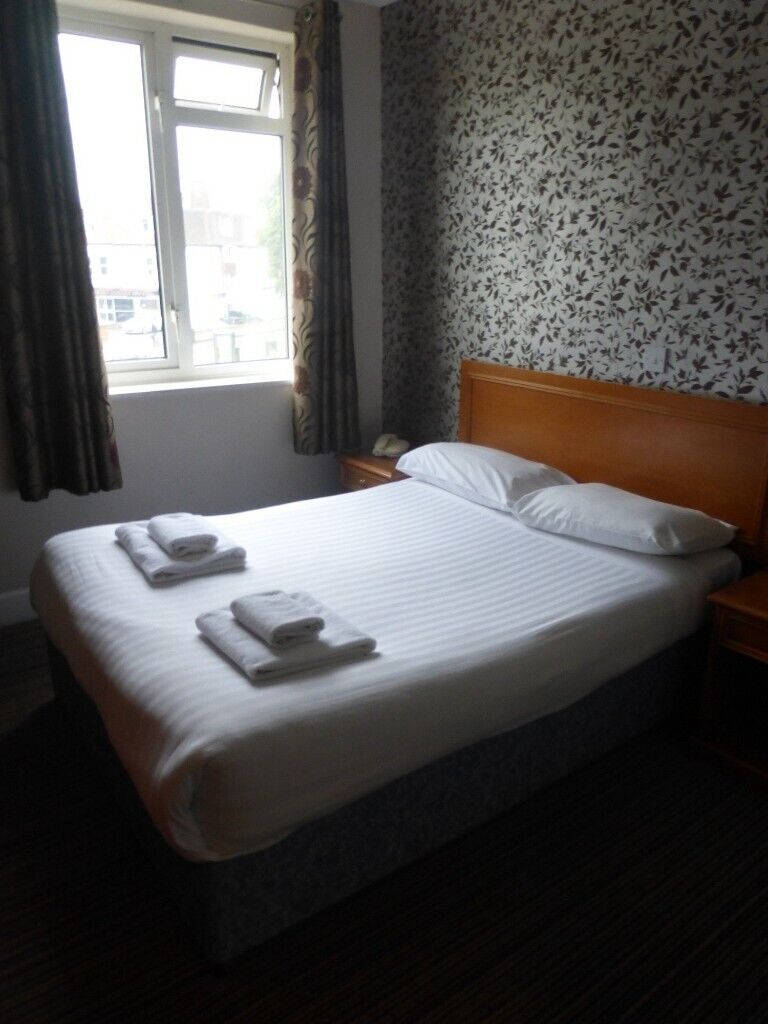 Ensuite double room to rent £200 per week all bills included long term