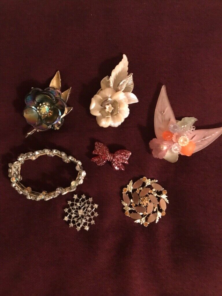 image for Vintage Brooches- assorted