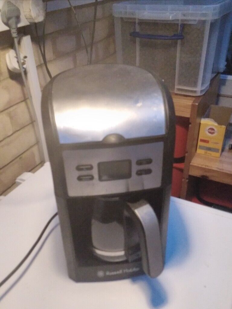 coffee maker with pre set timer, in excellent condition 