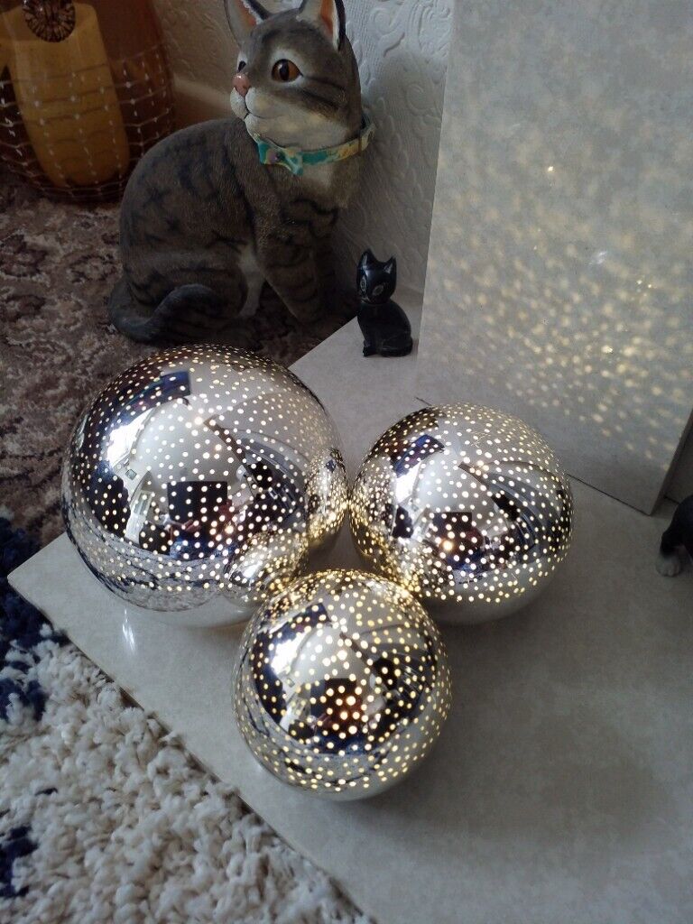 K BY KELLY HOPPEN .. ELEGANT SILVER SPHERES .. BRAND NEW!!