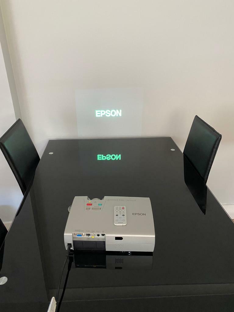 Epson projector in very good condition 