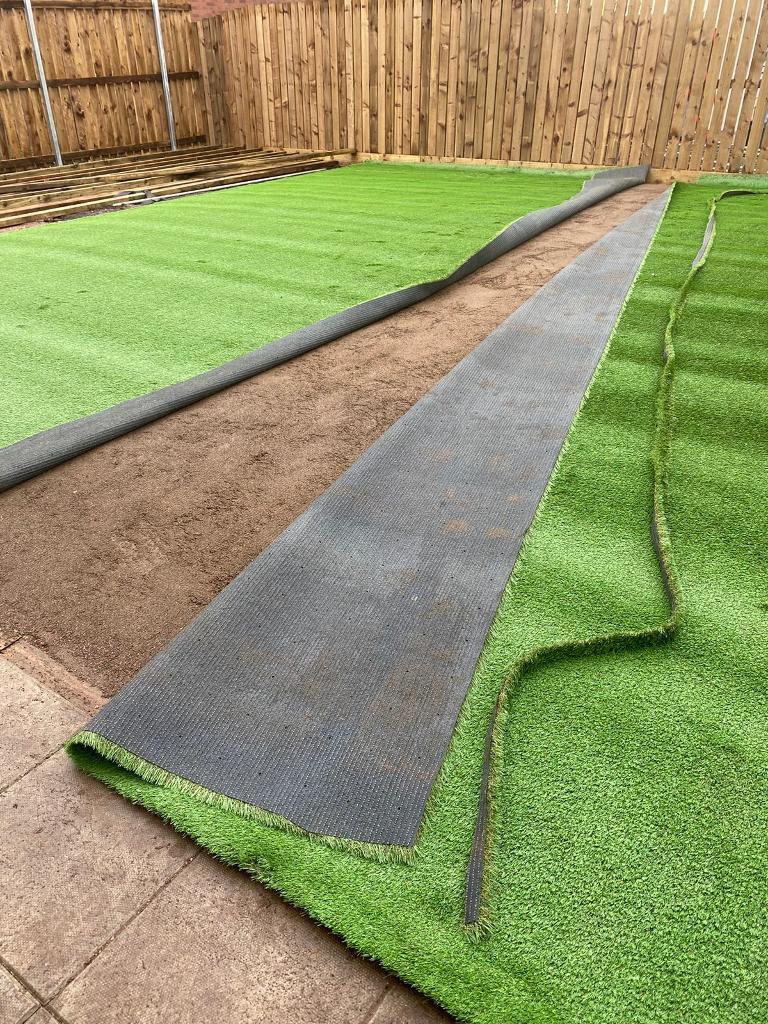 11m x 1m artificial turf offcuts 