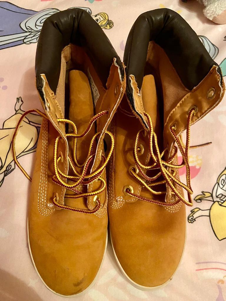 image for Lightweight Timberland boots size 4