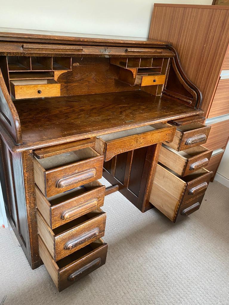 Beautiful Roll Top desk - antique