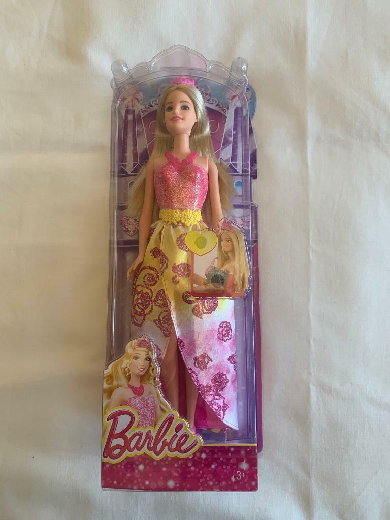 Bnib Rare In the UK - Barbie Fairytale Princess Doll 2014 Mattel - Easy Dress. 