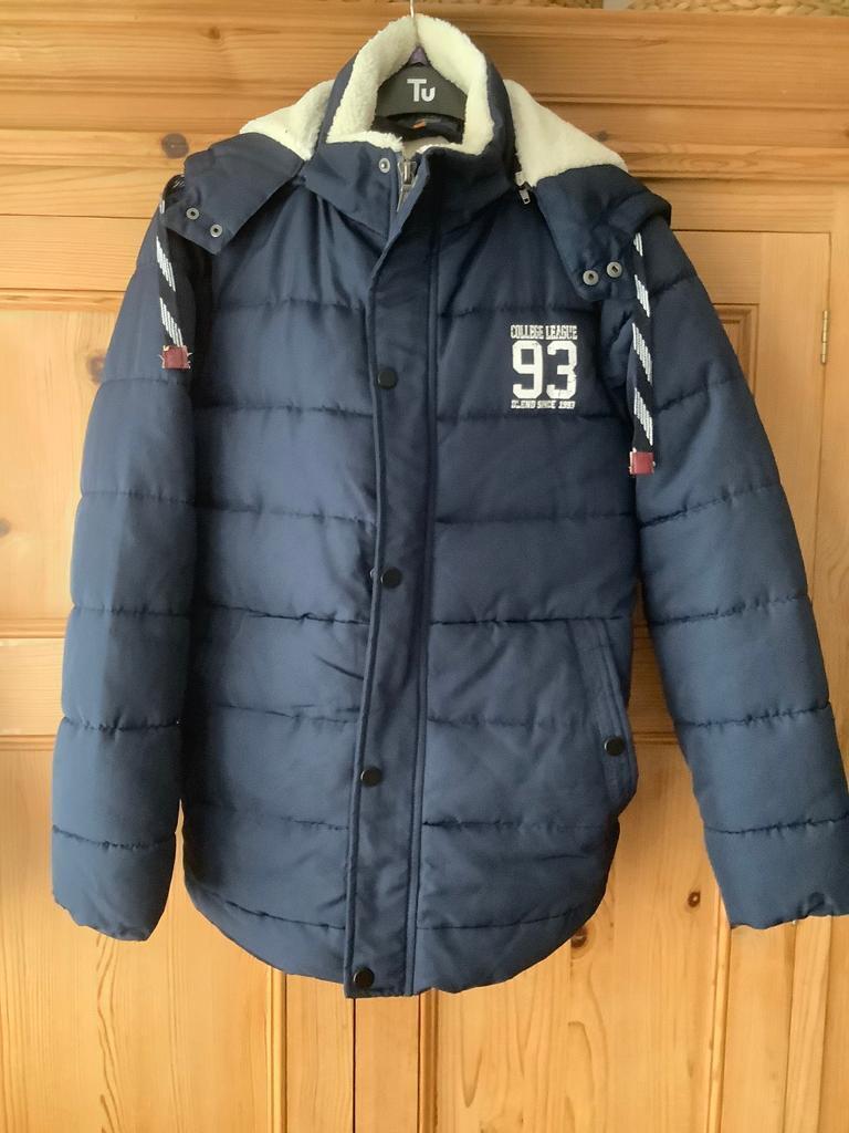 Quality coat, size small, as new, navy - BS30 area