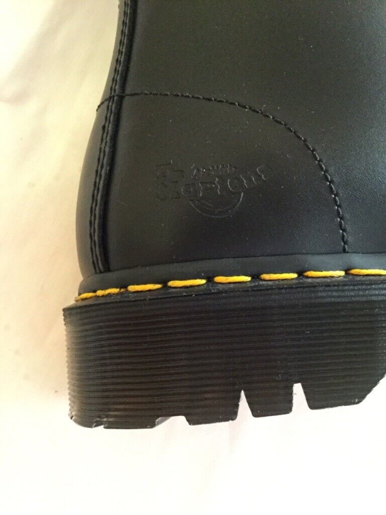 New Dr Martens boots size 8 