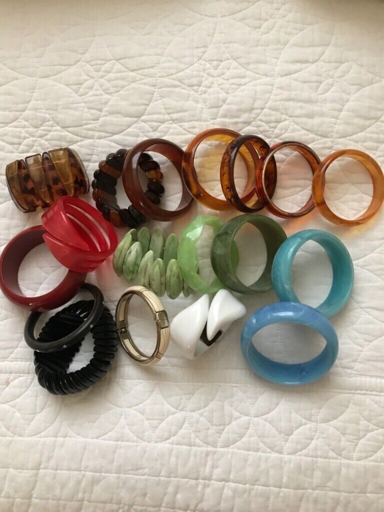 Bangles- assorted plastic, vintage.