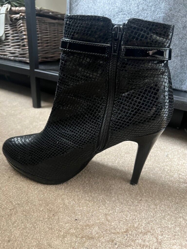 Star by Julien MacDonald ladies boots in excellent condition, size 7 