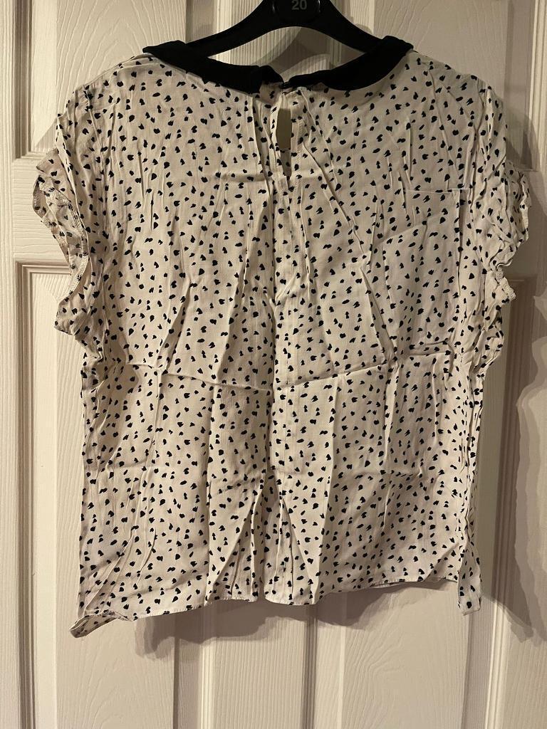 Black and white spot top £1