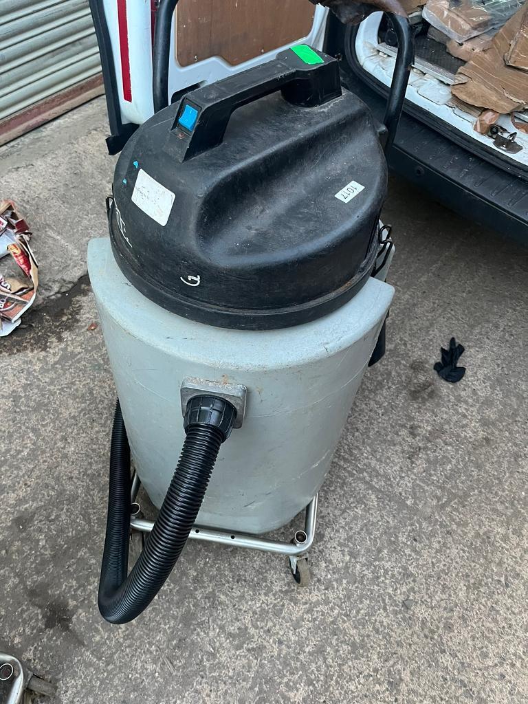 Numeric industrial vacuum heavy duty clean machine 