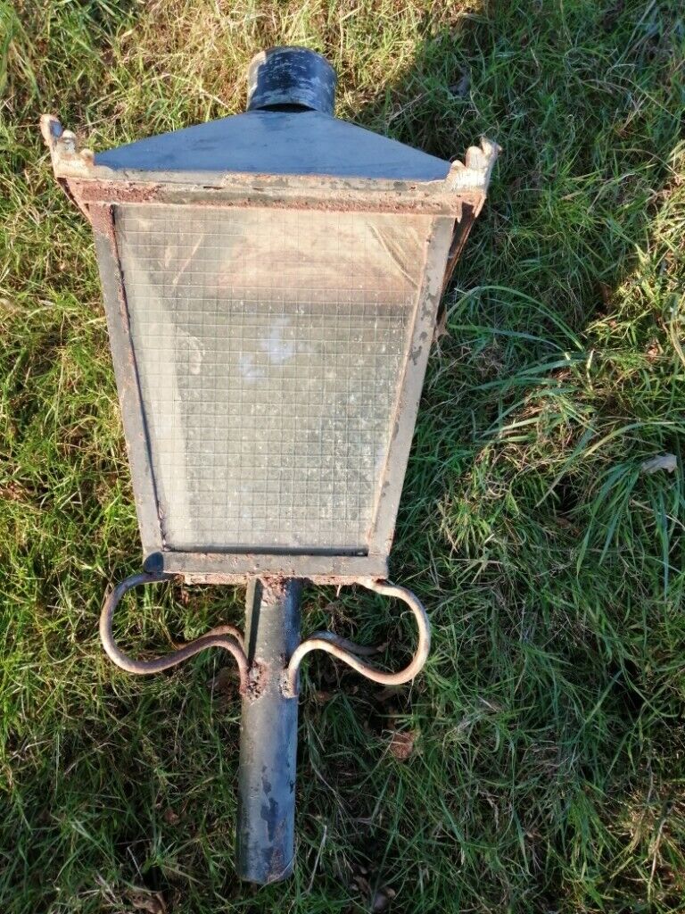LAMP POST TOP 