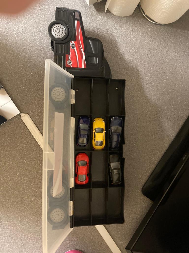 Car transporter lorry and cars
