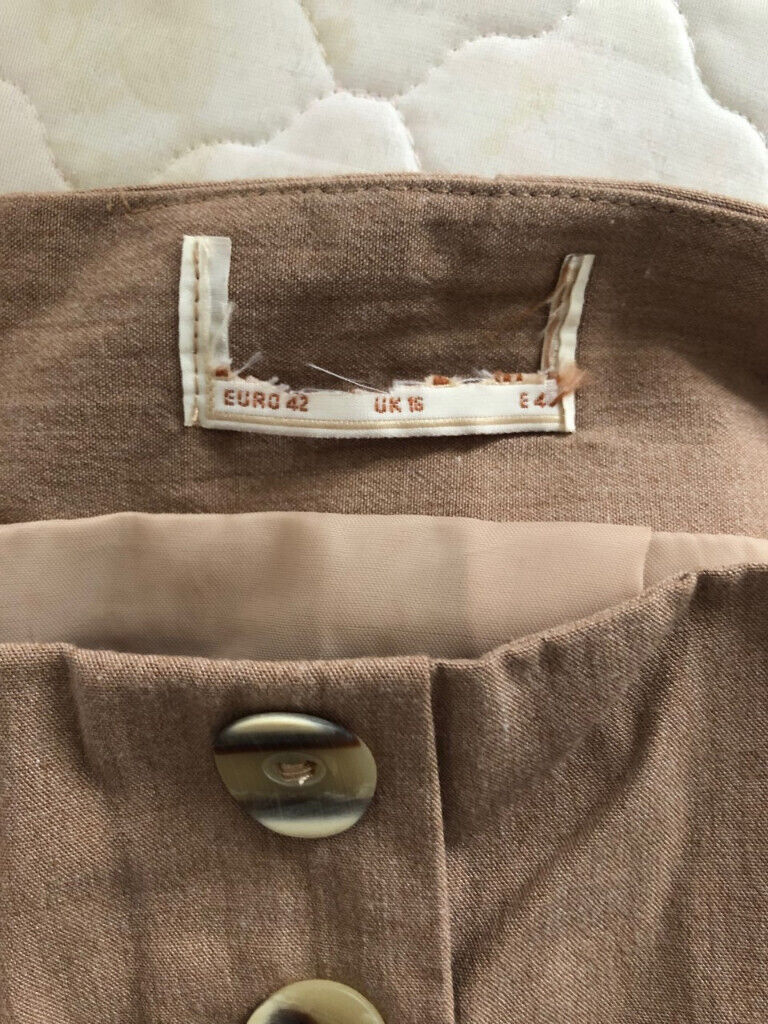 Dorothy Perkins beige colour lined skirt.  Size 16