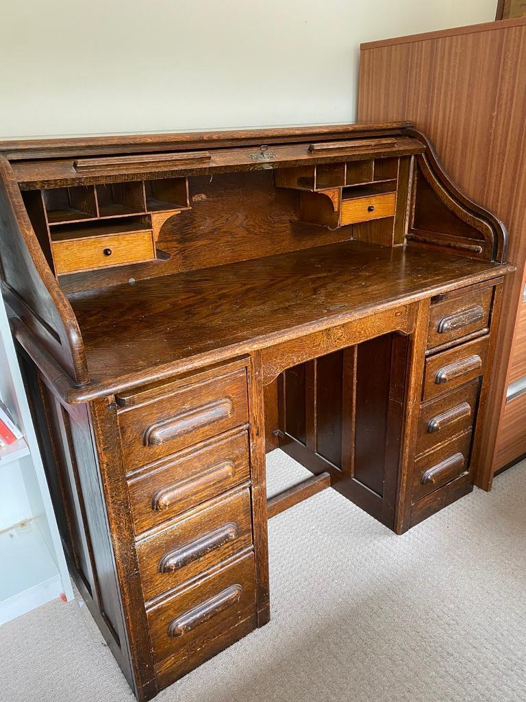 Beautiful Roll Top desk - antique