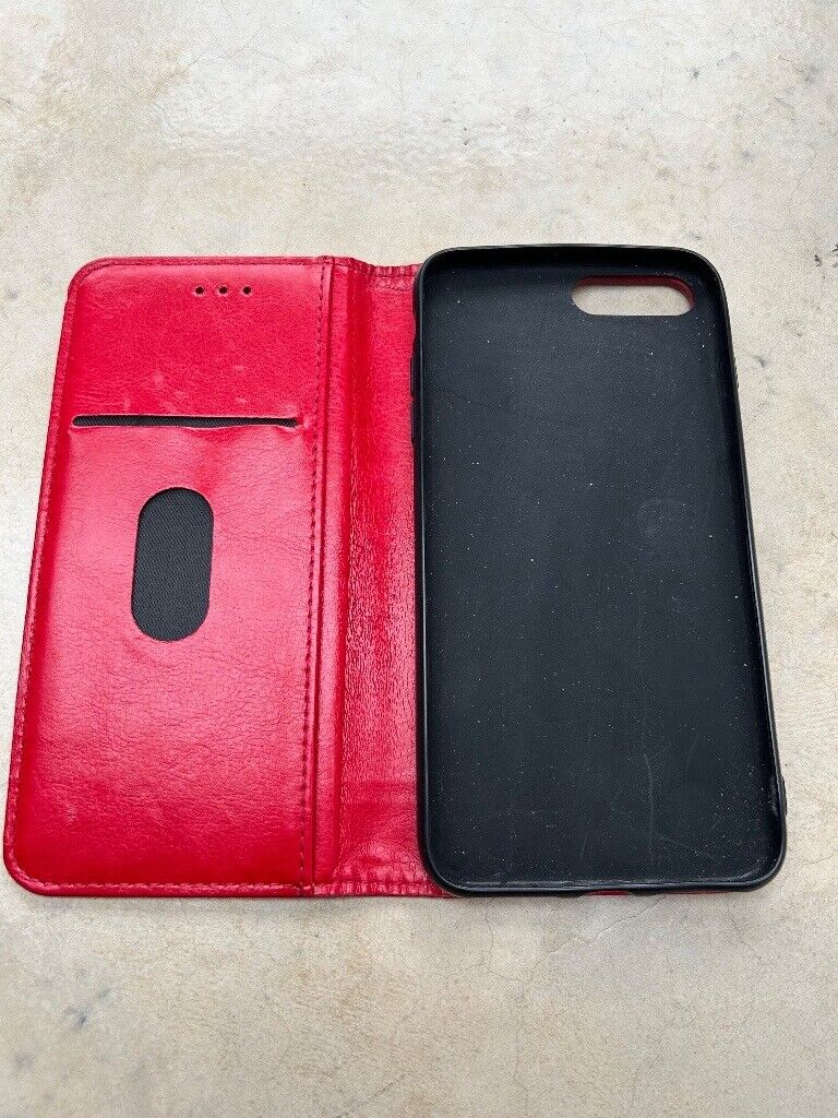 I phone 7 Case with Magnetic Closure. Very Good Condition