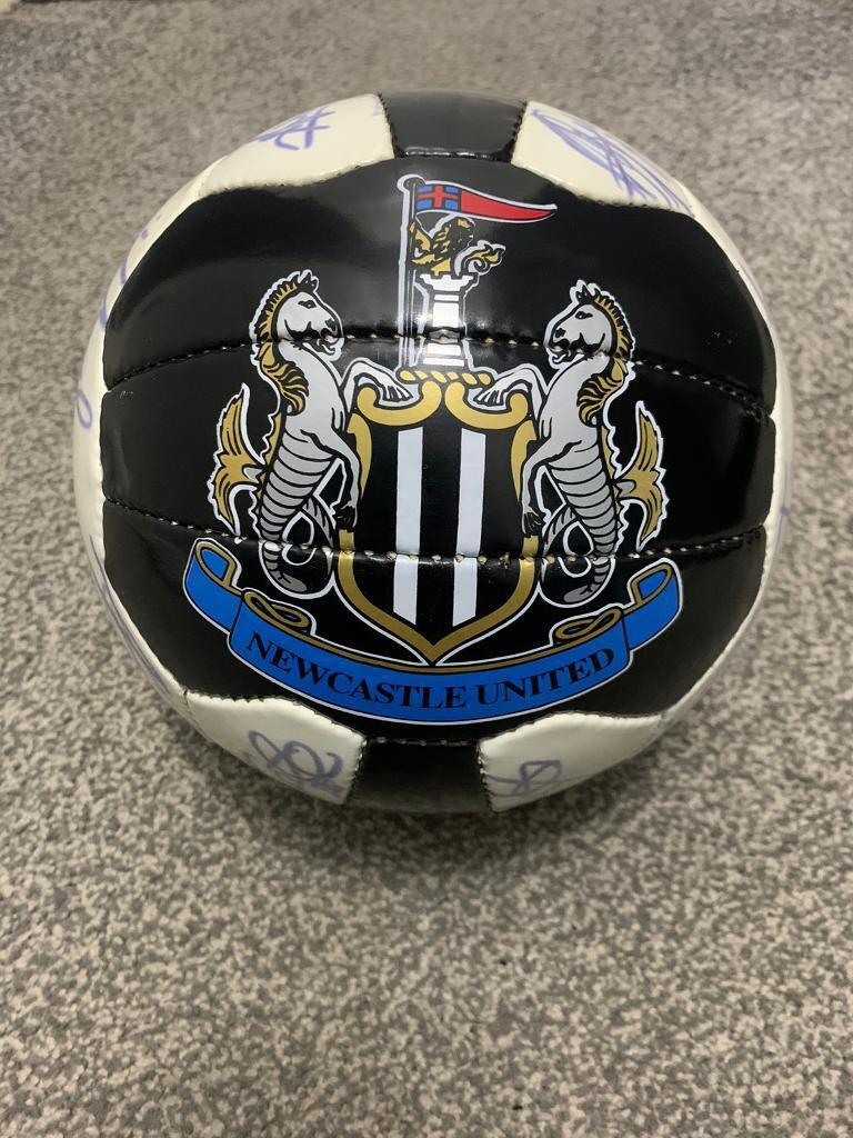Signed Newcastle United 2005/06 football