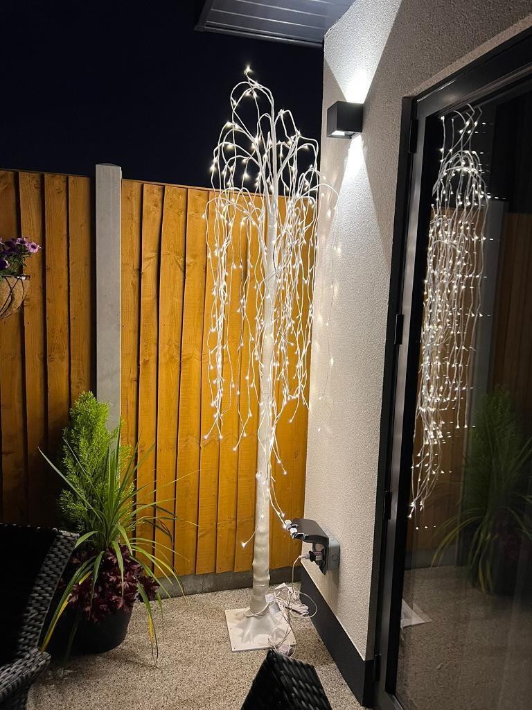 Light up tree for  indoors and outdoors use