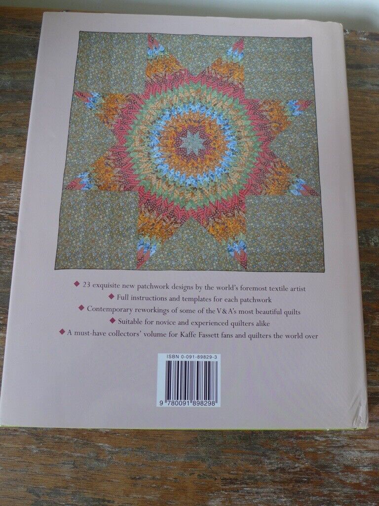 Collectable vintage hardback: KAFFE FASSETT'S V & A QUILTS. Illustrated.