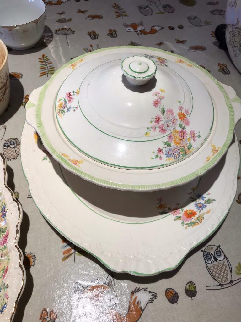 Serving plate and matching dish with lid