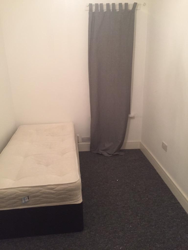 Rooms to rent in shared houses Universal Credit only and housing