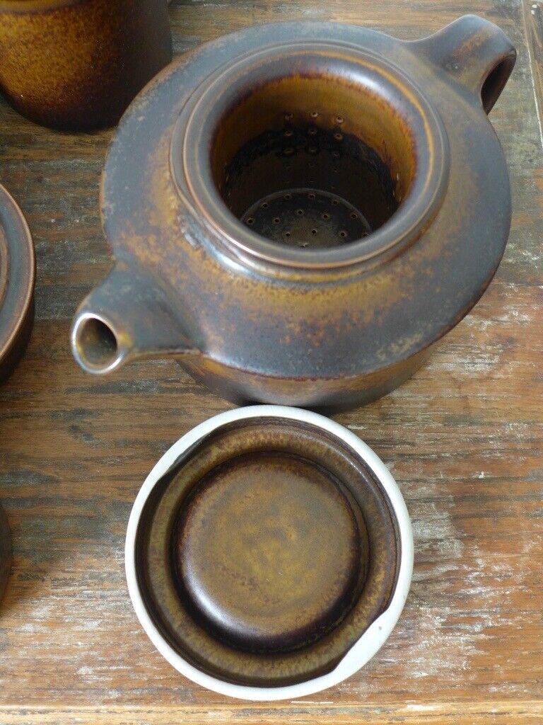 Job lot of 32 pieces of VINTAGE 1960s FINNISH ARABIA WARE. Oven and dishwasher proof.