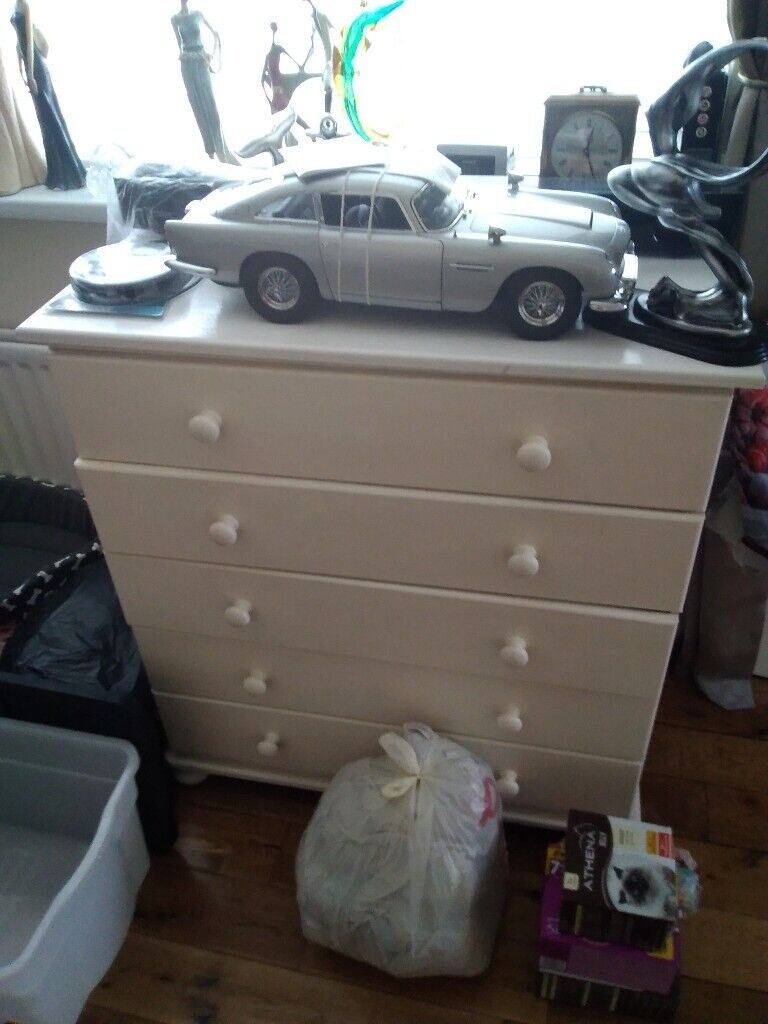 image for Aston Martin 8th scale by eaglemoss