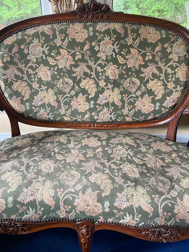 Sofa and two chairs set