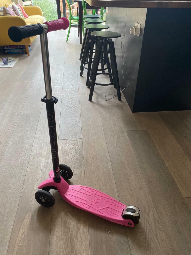 Micro scooter with band new handlebars 