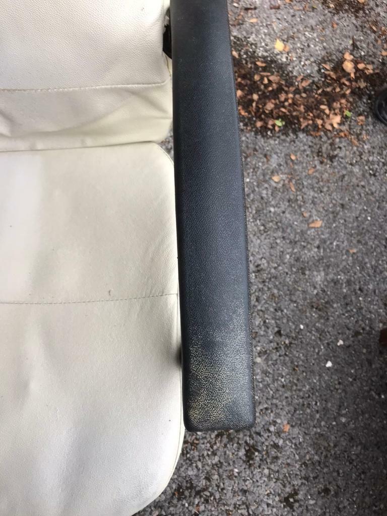 Swivel Chair. Goes up and down 