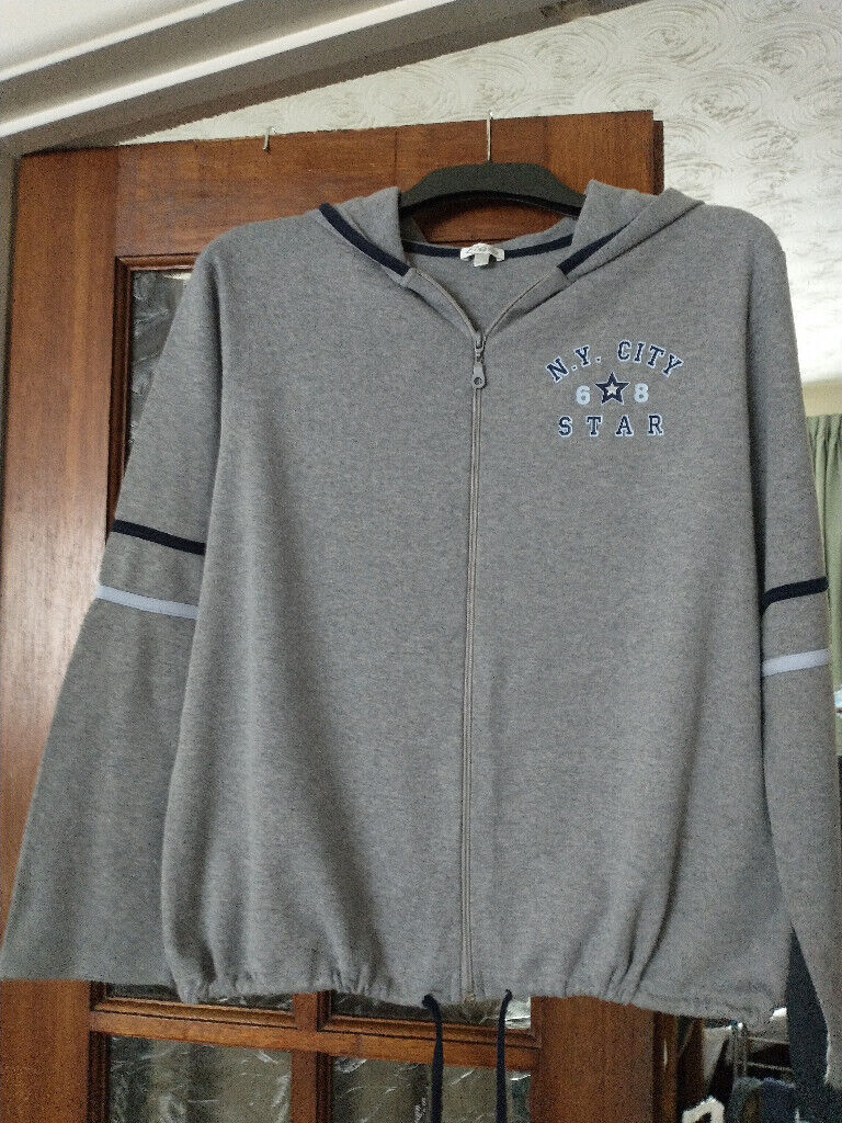 image for HOODY - SIZE 20. SPRING/SUMMER WEIGHT. Casual, shorter-length. VGC.
